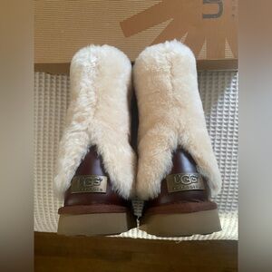 UGG brown leather woman’s boot with fur, immaculate condition. Size 9